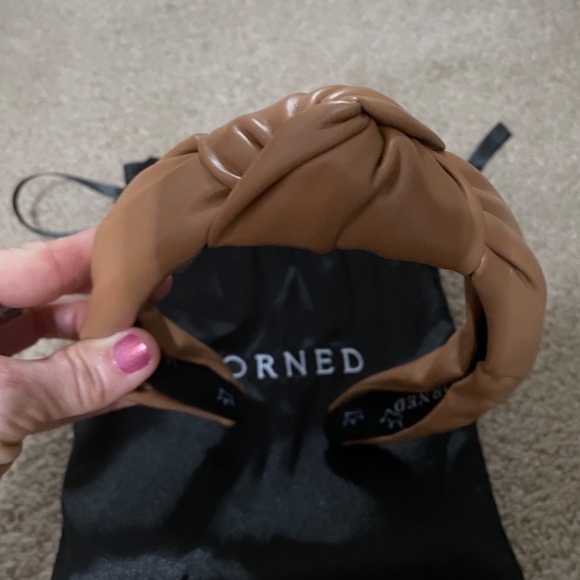 New adorned vegan leather headband w/pouch - Picture 4 of 4